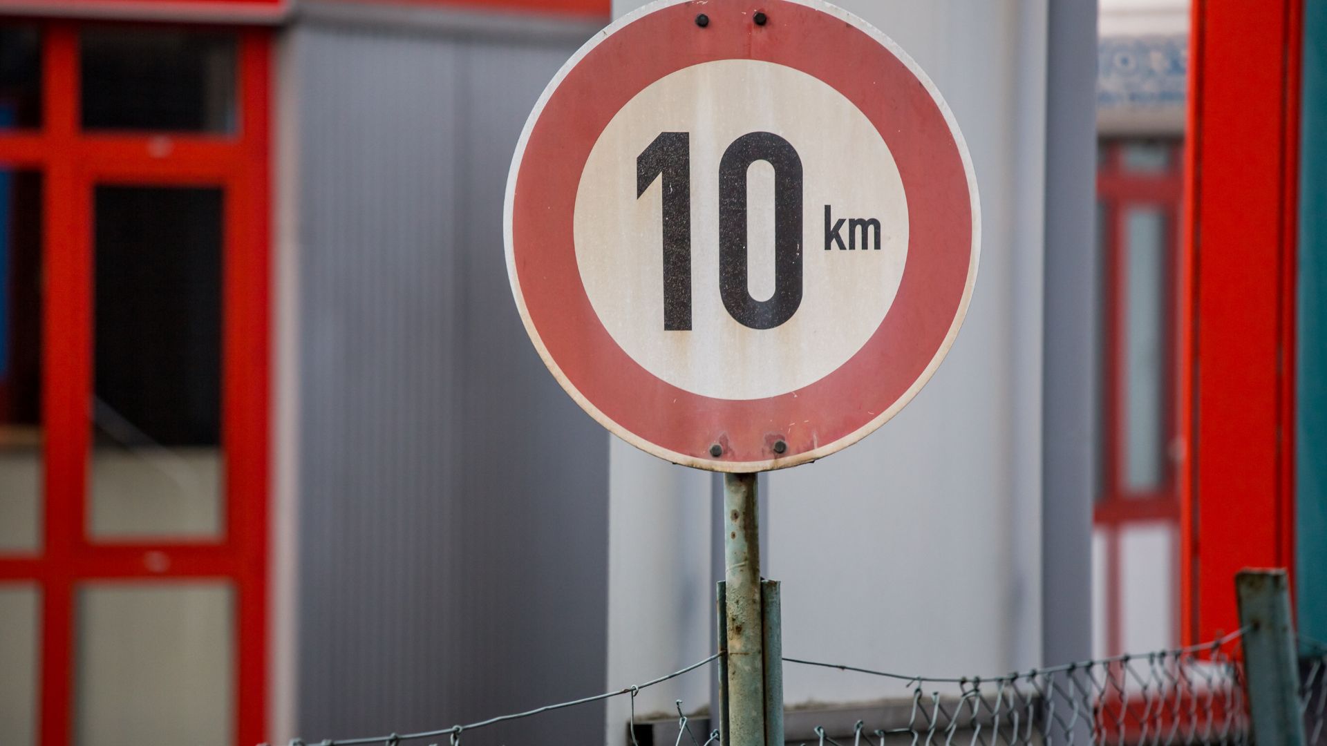 Miles vs Kilometers: When to Use Each